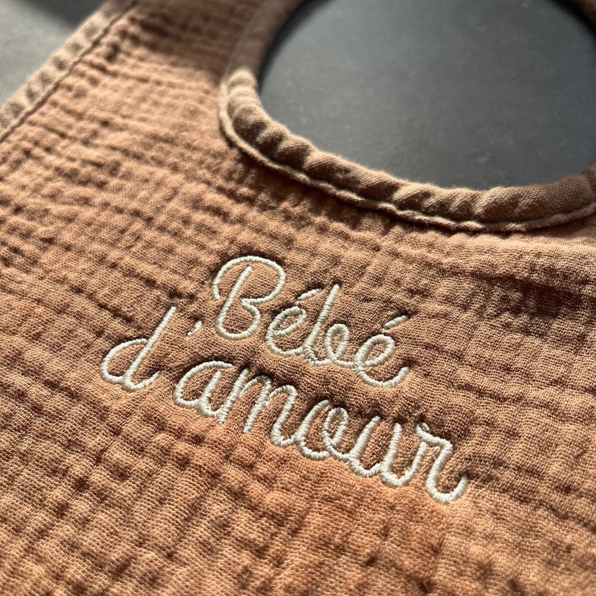 Bavoir enfant brodé personnalisé