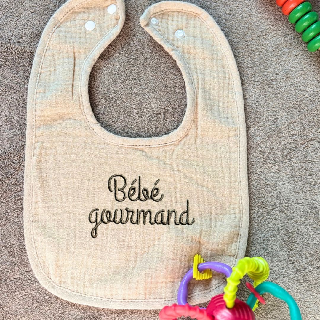 Bavoir enfant brodé personnalisé