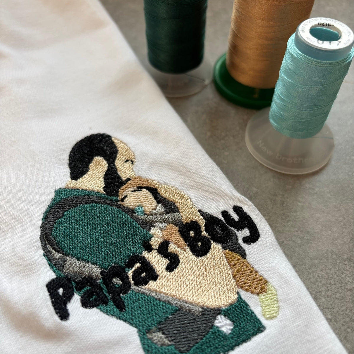 Broderie illustration remplissage avec mot intégré